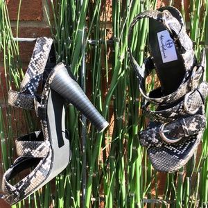 Hot In Hollywood Snake Print Ankle Strap Heels 6M
