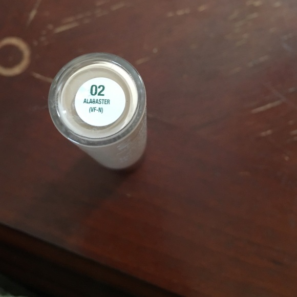 Beyond perfecting foundation + concealer - Picture 3 of 3