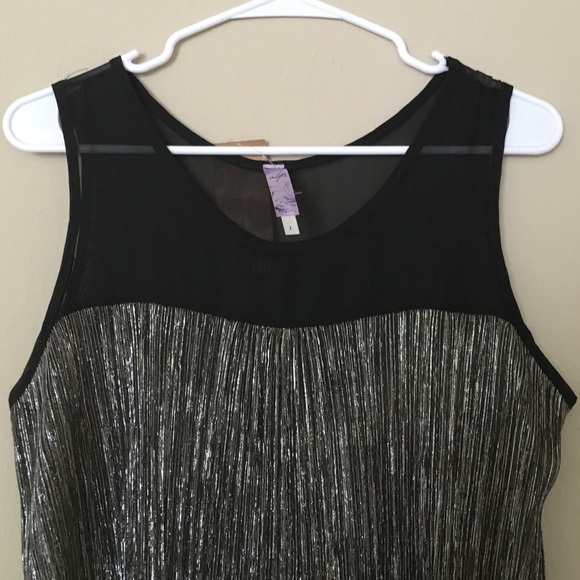 PRICE DROP NWTFrancesca's Gold & Silver Blouse - Picture 3 of 4