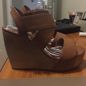 Never worn Steve Madden wedges