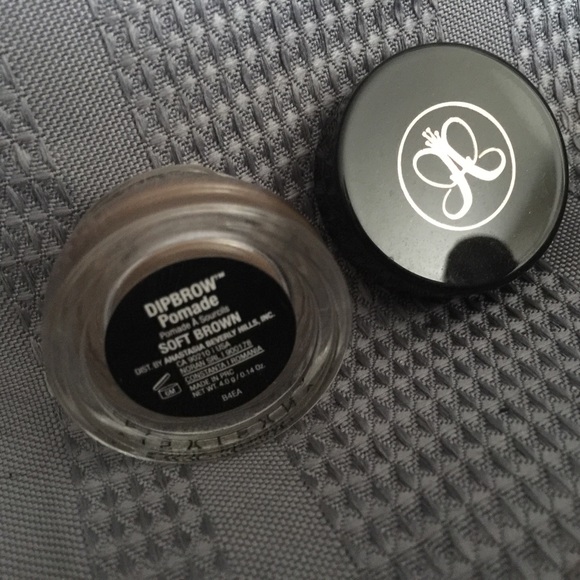Trades?? Anastasia BH Dip Pomade- soft brown