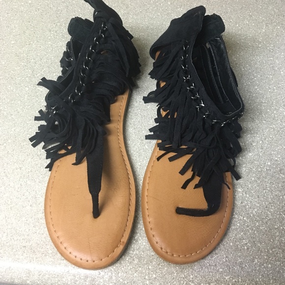 Black fringe sandals size 10 but fit 9 from buckle
