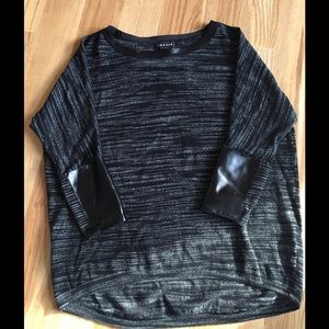 Nordstrom Black and Gray 3/4 Sleeve Shirt