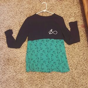 Long-sleeved, half dark blue, half light blue