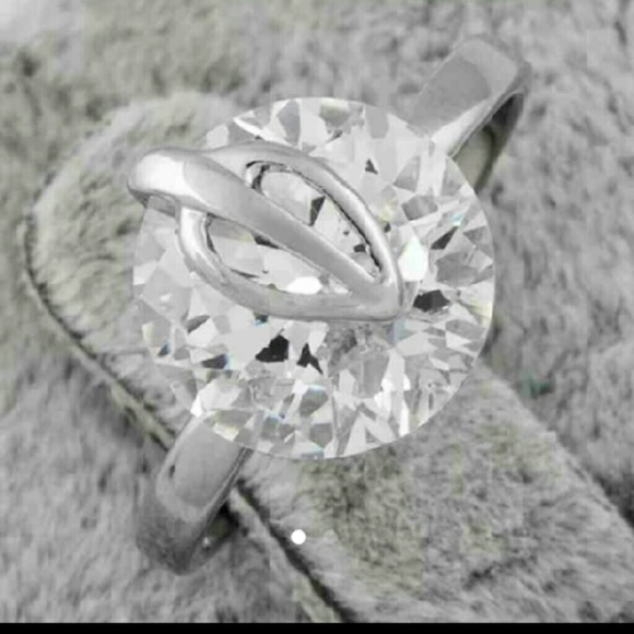 New, white gold filed wedding ring size 6