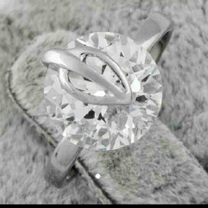 New, white gold filed wedding ring size 6