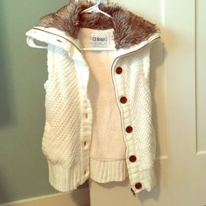 Cream Knit Vest with Fur
