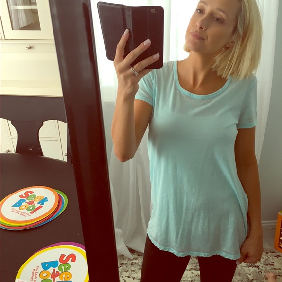 BKE by The Buckle blue tee