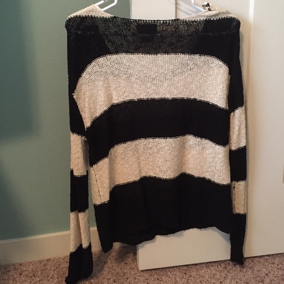 Cream and Black sweater - Picture 2 of 2