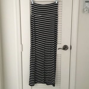 Black and white maxi skirt size Small