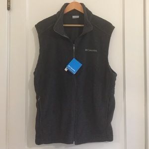 Columbia Men's Granite Mountain Vest in grey