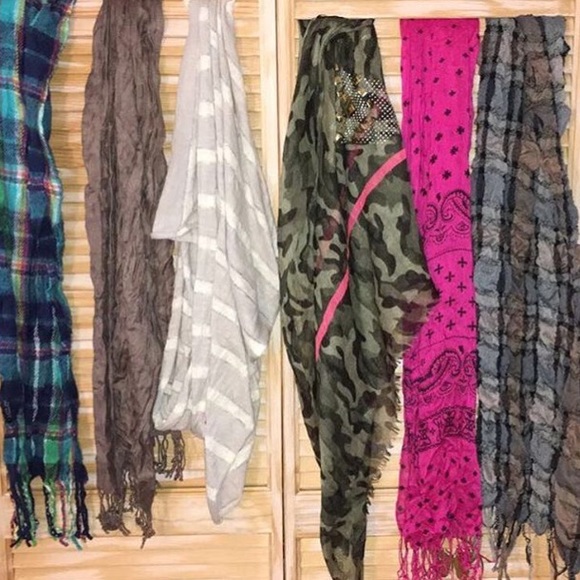MIX AND MATCH - Pick two scarves