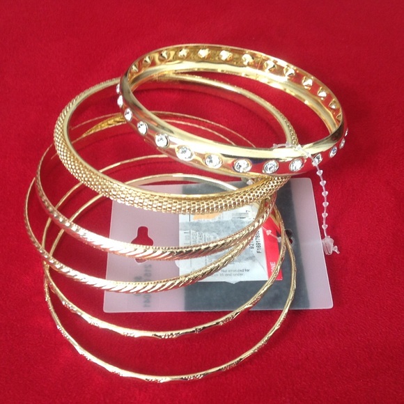 Set of fashion bangle bracelets