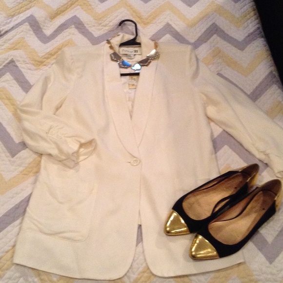 NWT classy white blazer