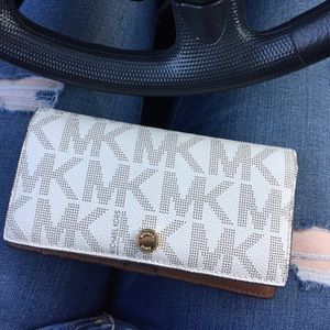 Michael kors wallet