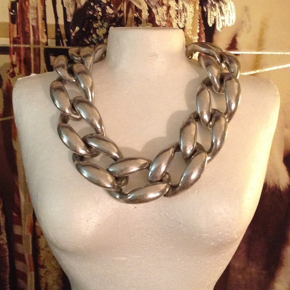 "A BIG STATEMENT" CHAIN NECKLACE