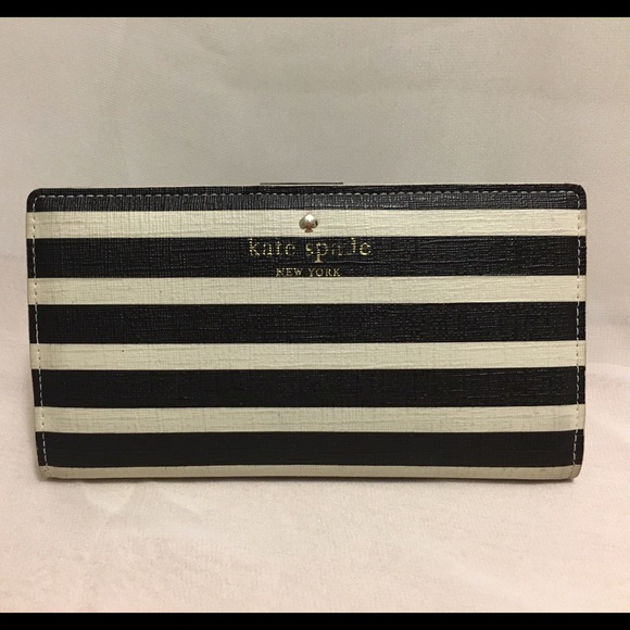 ⛔️SOLD⛔️ Kate Spade Wallet