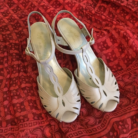 🚨FLASH SALE🚨Nude Strappy Heels