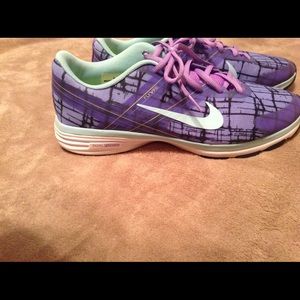 Nike dual fusion tennis shoes