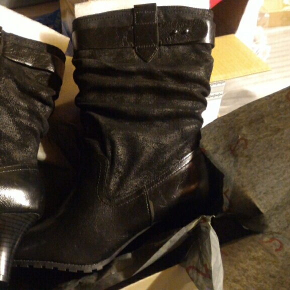 BNIB A2 Aerosoles Sleep Tight Boots Vegan