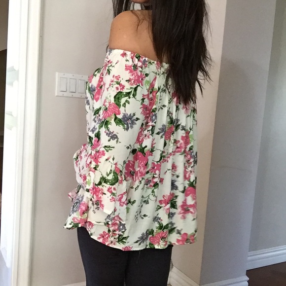 Babydoll Floral off shoulder top - Picture 2 of 3