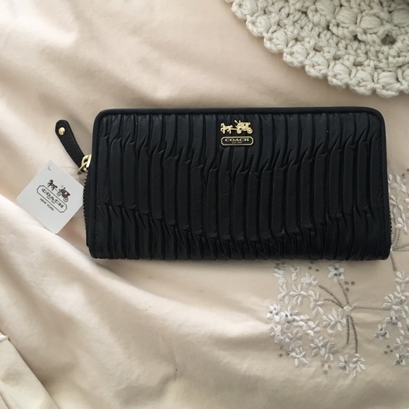 BLACK LEATHER COACH WALLET NWT