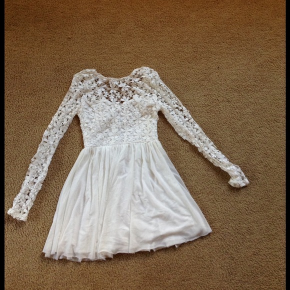Lace Embroidered Dress - Picture 3 of 4