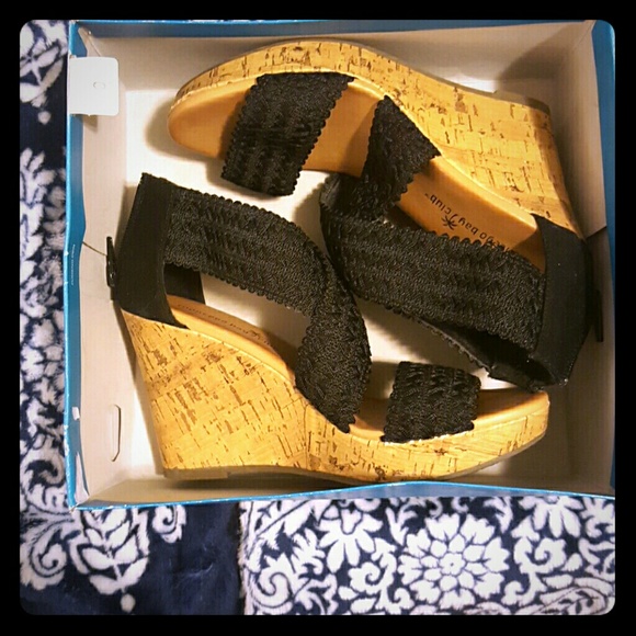 Montego Bay oasis black heels