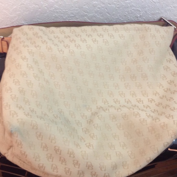 Authentic Dooney & Bourke canvas shoulder bag. - Picture 3 of 4