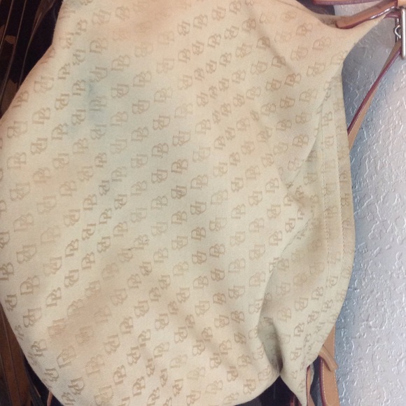 Authentic Dooney & Bourke canvas shoulder bag. - Picture 4 of 4