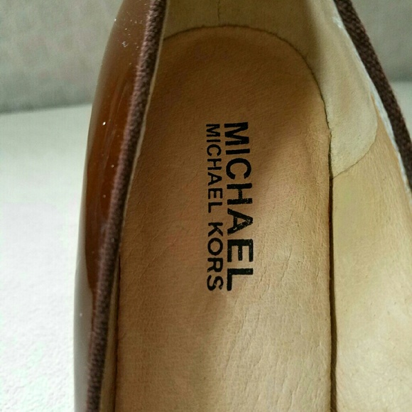 Michael Kors brown stripe wedge - Picture 2 of 4