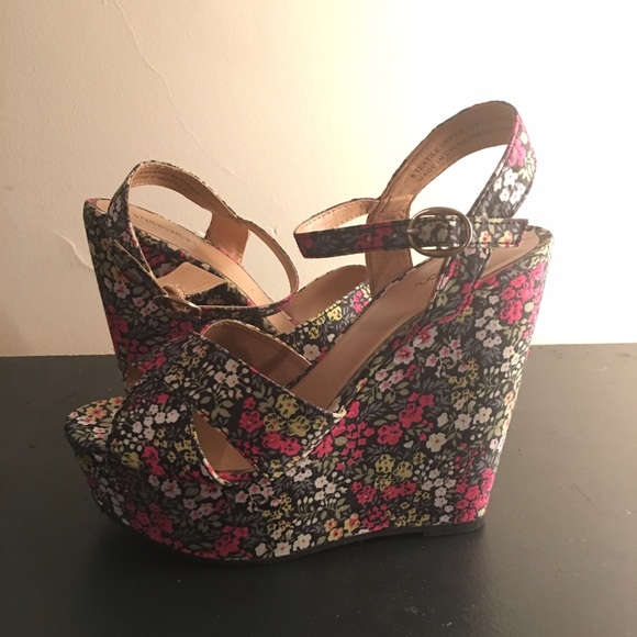 Flower Wedges - Picture 1 of 3