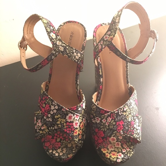 Flower Wedges - Picture 2 of 3