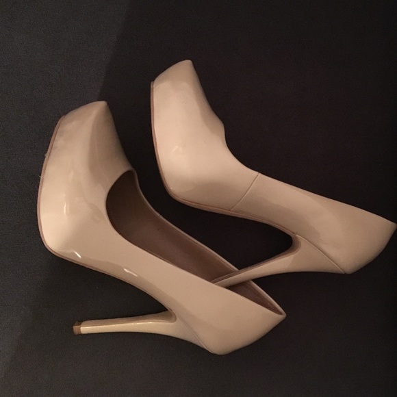 Sak 548, Nude platform heel🔥👠🔥 - Picture 3 of 4