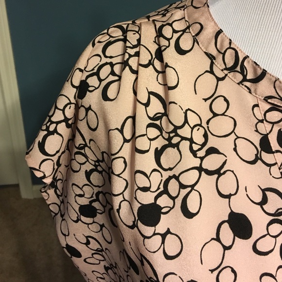 New York & Co. Light Pink Blouse w Black Designs - Picture 3 of 4