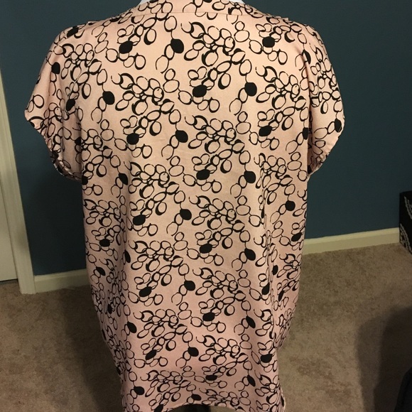 New York & Co. Light Pink Blouse w Black Designs - Picture 4 of 4