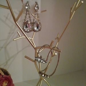 Earrings and bracelate