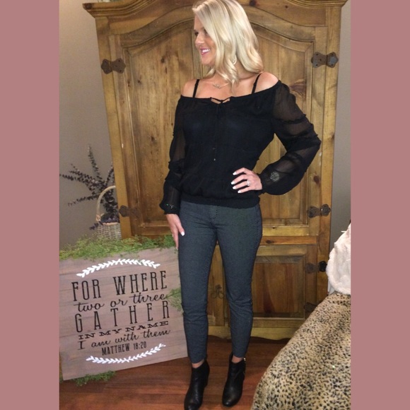 WHITE HOUSE | BLACK MARKET off shoulder blouse • S