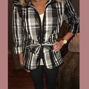 Chic zip up plaid jacket • sz 4 • super stylish✨