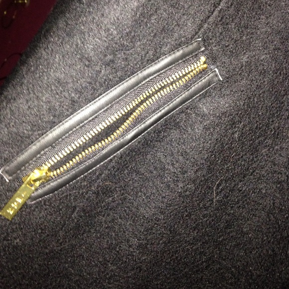 black winter coat - Picture 2 of 4