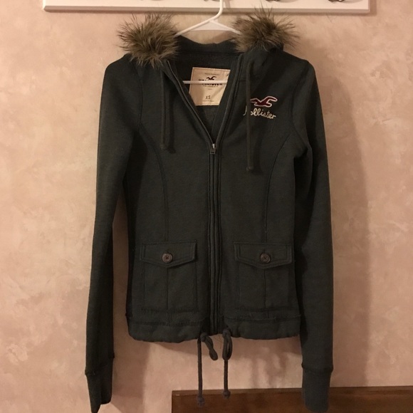 SOLD❗️❗️❗️Hollister Dark Grey Jacket With Fur Hood