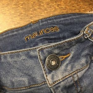 Maurice's Skinny Destructed Jegging (Size Medium)
