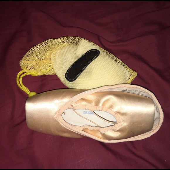 Ballet pointe shoes