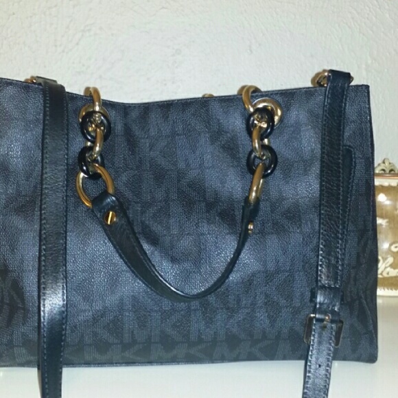 Authentic Michael Kors Cynthia - Picture 1 of 4