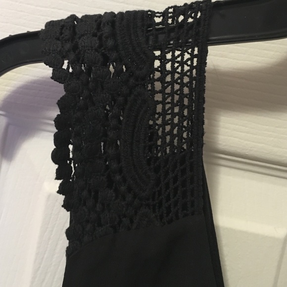 Black dress with lace - Picture 3 of 4