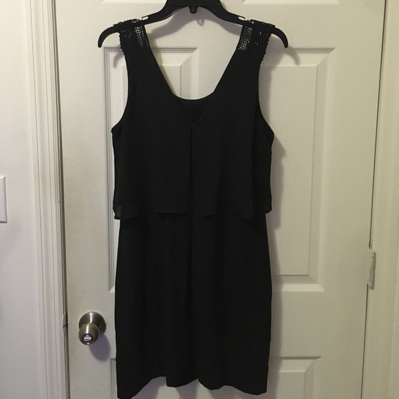 Black dress with lace - Picture 4 of 4