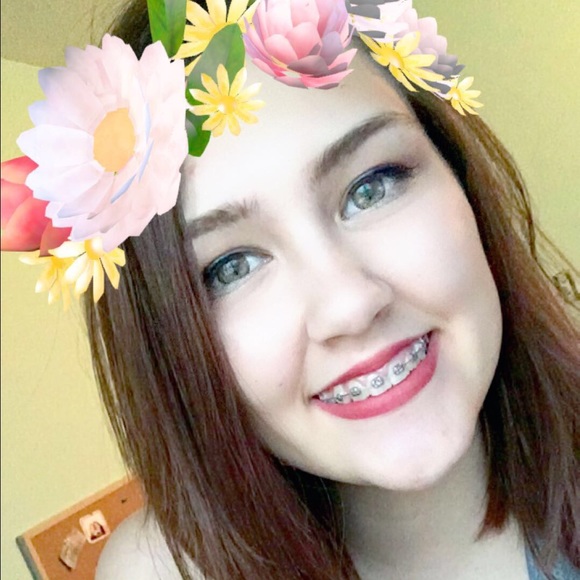 Meet your Posher, Emily - Picture 1 of 1