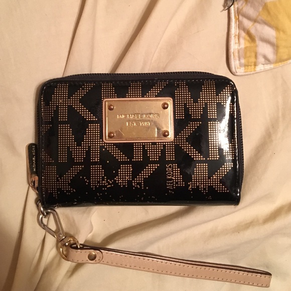 🔴SOLD🔴 Michael Kors wallet