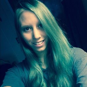 Meet your Posher, Claire