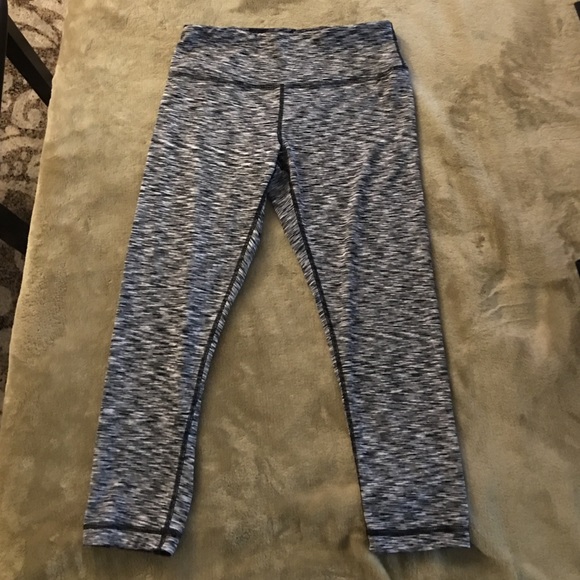 Reversible, cropped leggings capris, size M